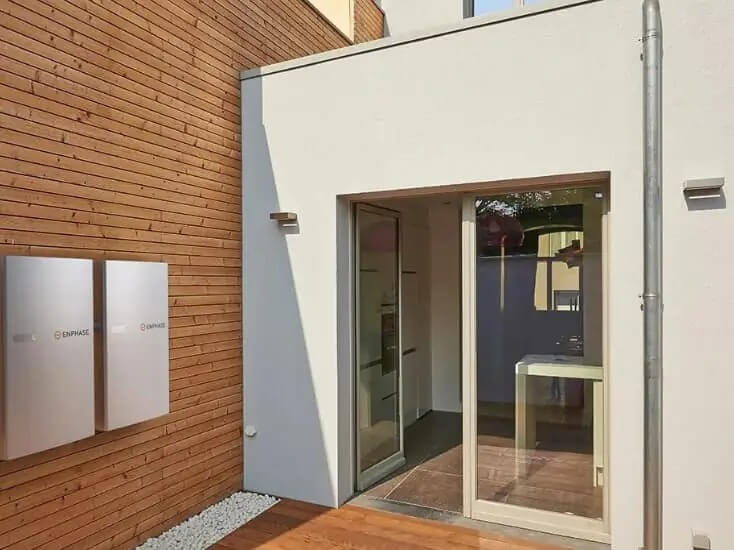Installation d’une batterie Enphase pour le stockage de l’énergie solaire